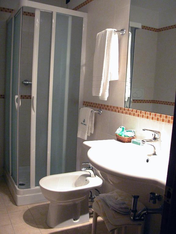 Hotel Calabresi San Benedetto del Tronto Habitación foto